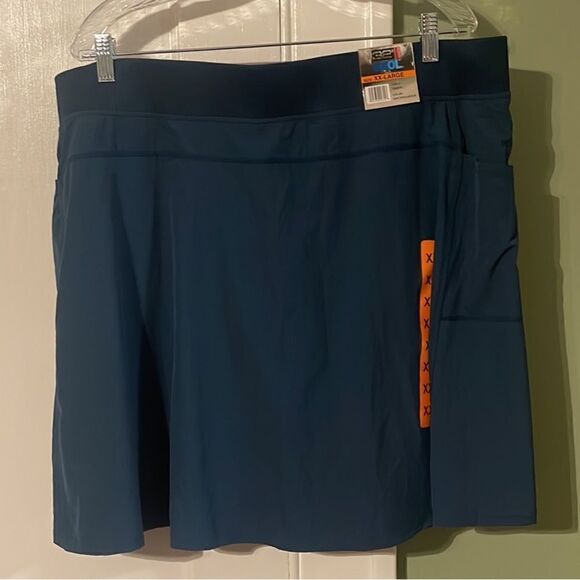WOMEN'S FLYWEIGHT WOVEN SKORT  - Picture 1 of 5